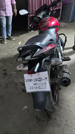 বাজাজ পালসার ১৫০ ২০১১ লাল