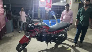 হোন্ডা হর্নেট ২০১৭ লাল