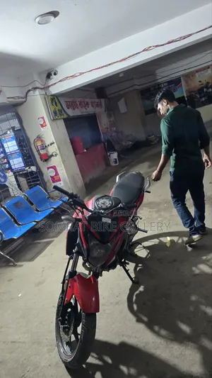 হোন্ডা হর্নেট ২০১৭ লাল