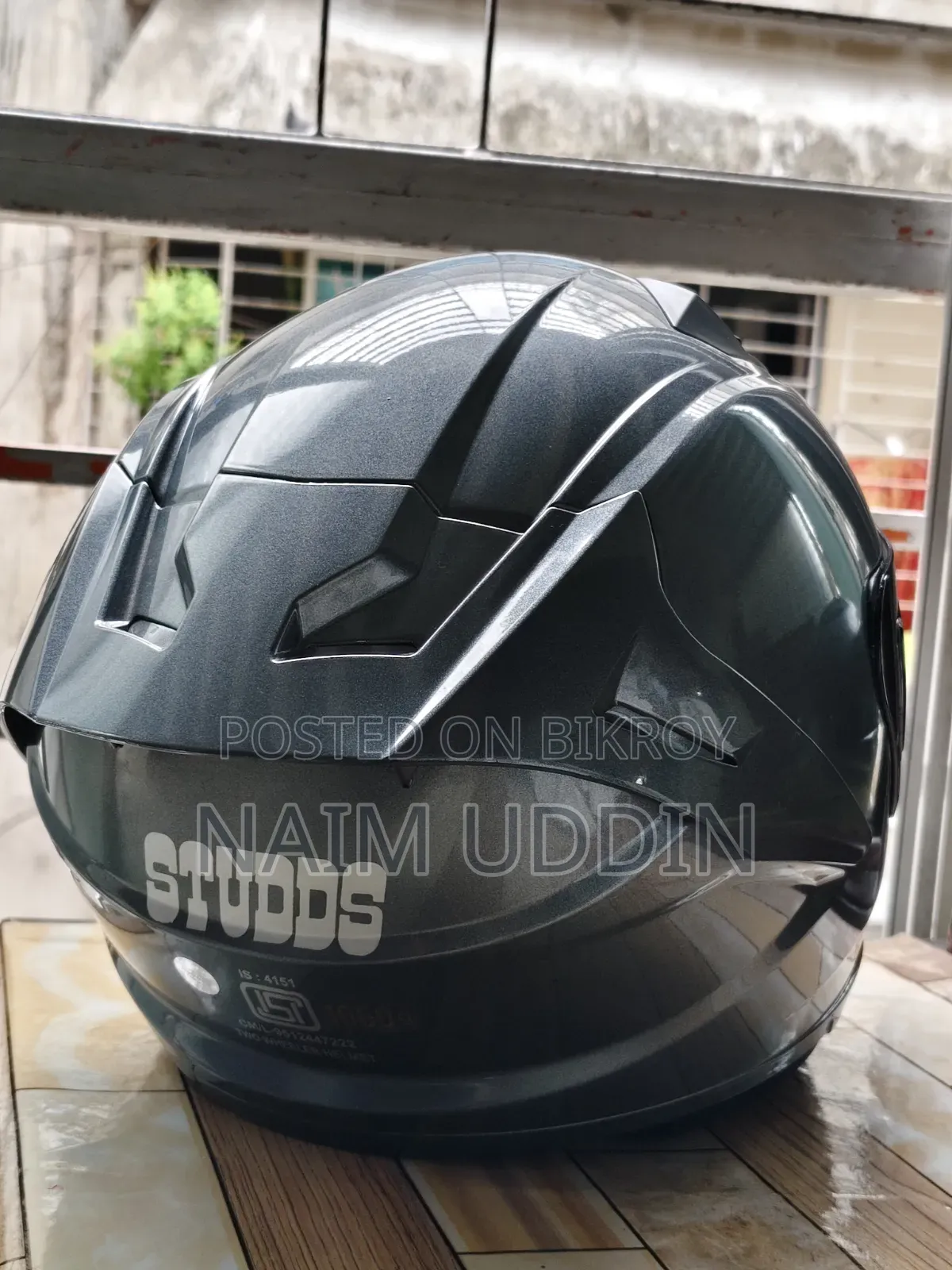 Studs Helmet