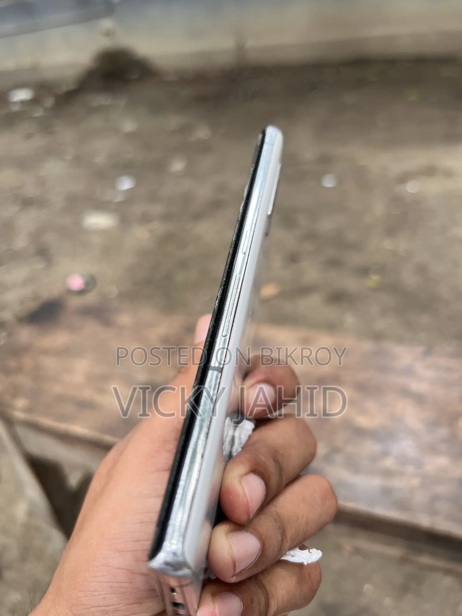 Fujitsu Arrows NX9 F-52A 128 GB White
