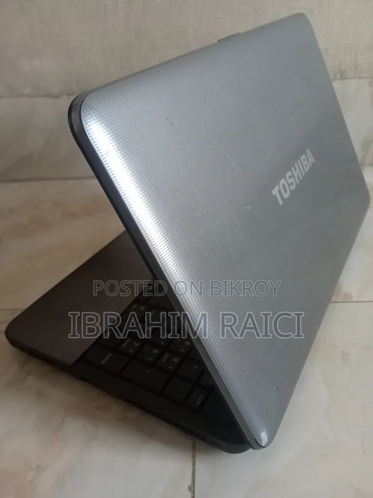 Laptop Toshiba Satellite C870 4GB Intel Core i5 HDD 1TB