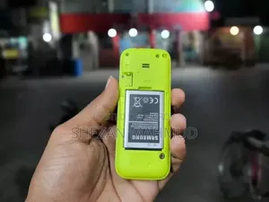 Samsung Guru Music 2 Green