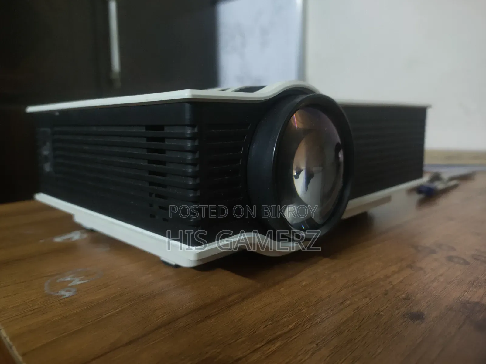 আইডাটা এলইডি প্রজেক্টর