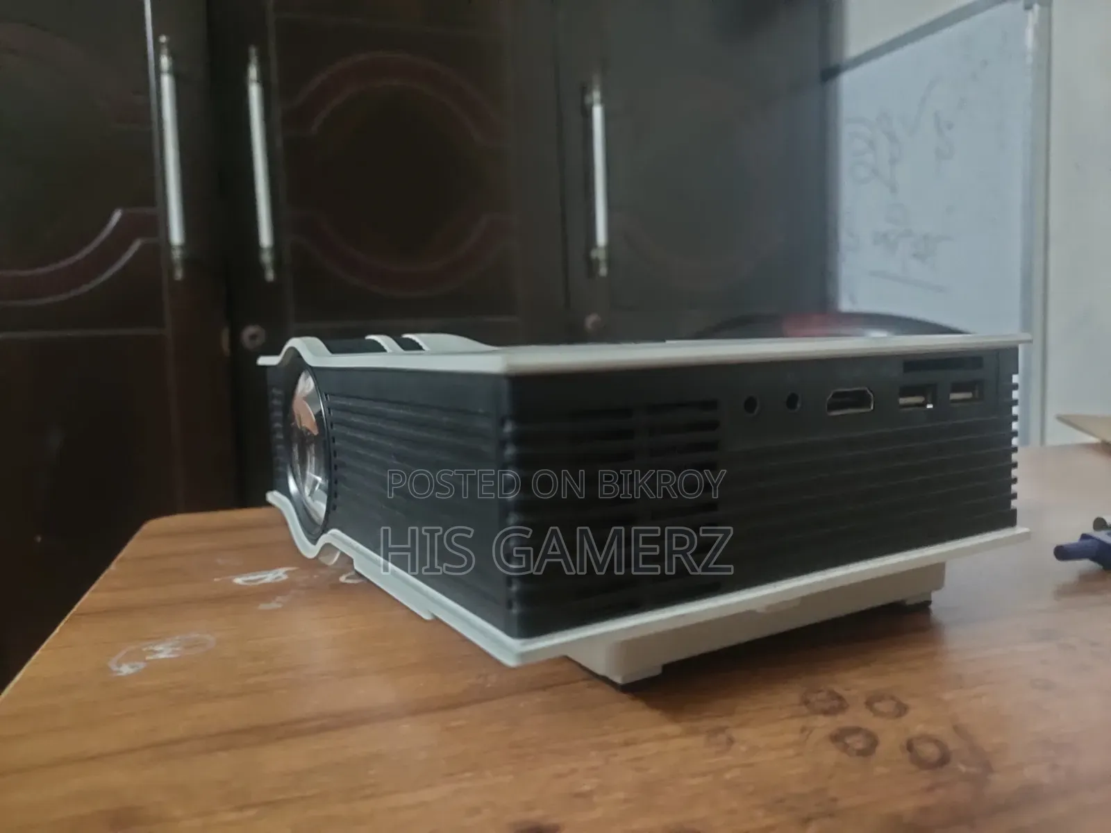 আইডাটা এলইডি প্রজেক্টর