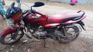বাজাজ ডিসকভার ১২৫ ২০১৯ লাল