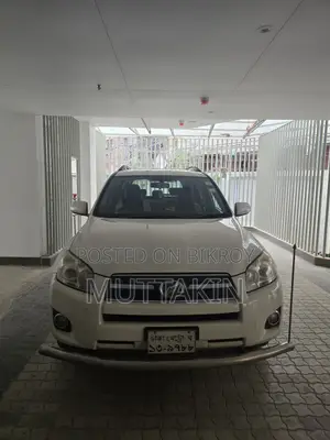 টয়োটা আরএভি৪ ২০১১ সাদা