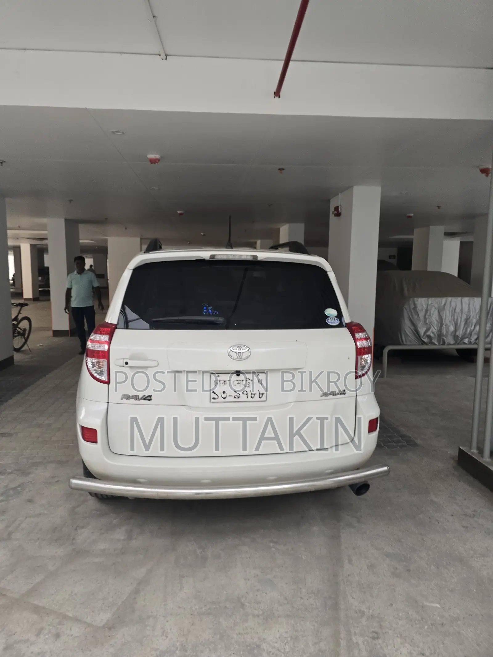 টয়োটা আরএভি৪ ২০১১ সাদা