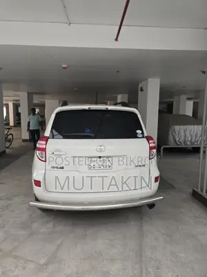 টয়োটা আরএভি৪ ২০১১ সাদা