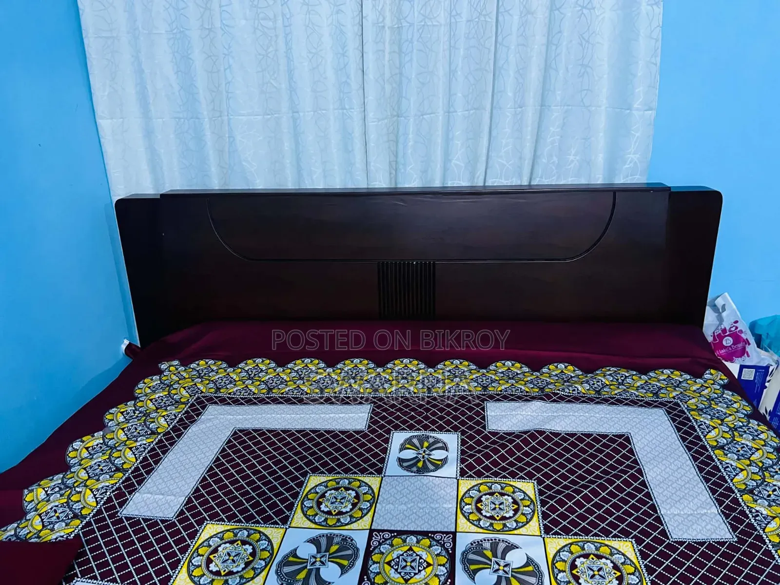 মালয়েশিয়ান কাঠের চমৎকার ডাবল খাট (Super Fresh Condition)