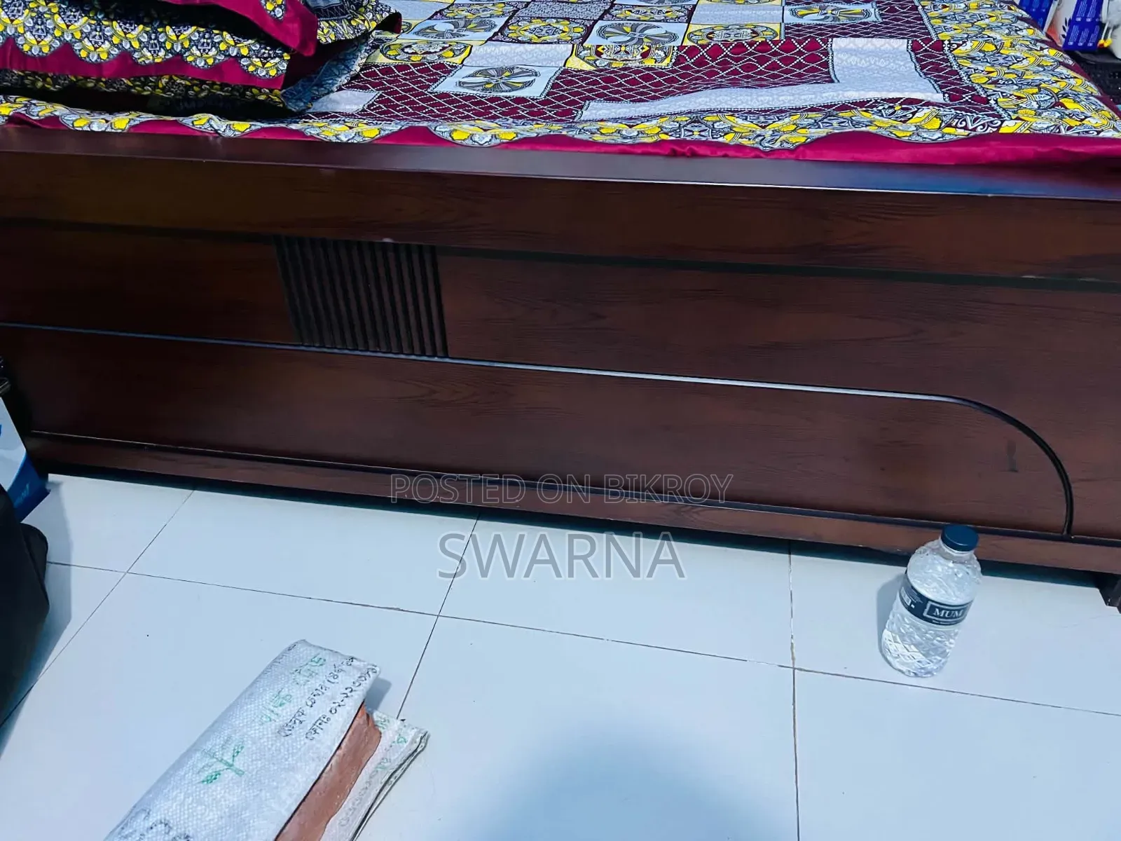 মালয়েশিয়ান কাঠের চমৎকার ডাবল খাট (Super Fresh Condition)