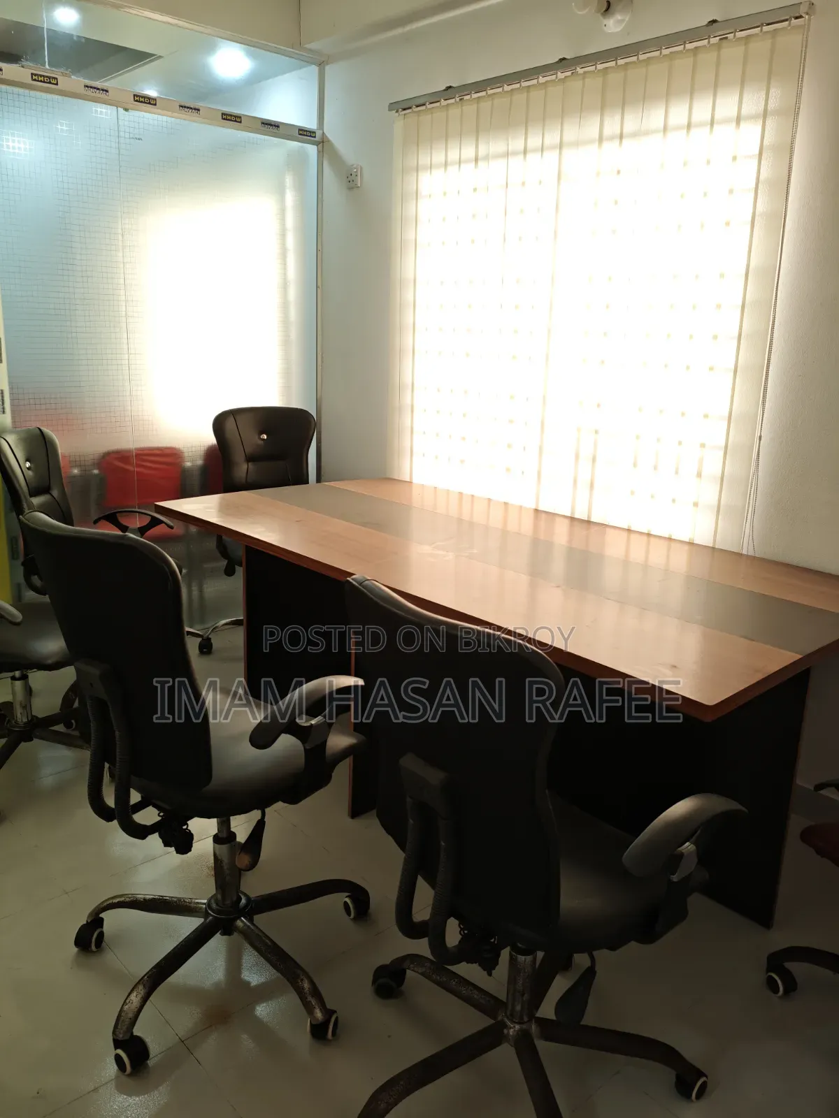 1500 square feet fully decorated office for sale.