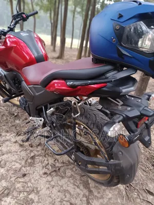 ইয়ামাহা এফজেডএস ভি৩ ২০২৫ লাল