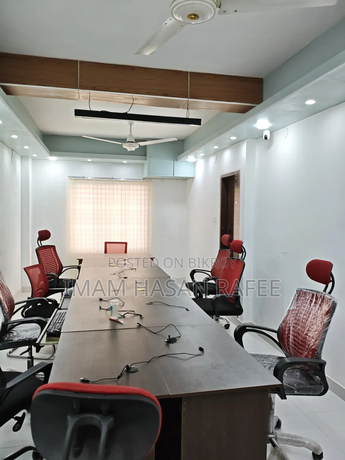 1500 square feet fully decorated office for sale.