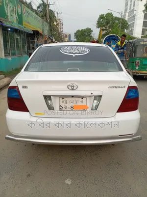 টয়োটা করোলা ২০০৪ সাদা