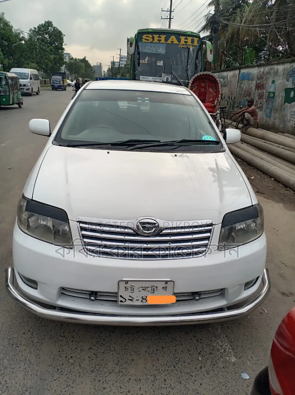 টয়োটা করোলা ২০০৪ সাদা