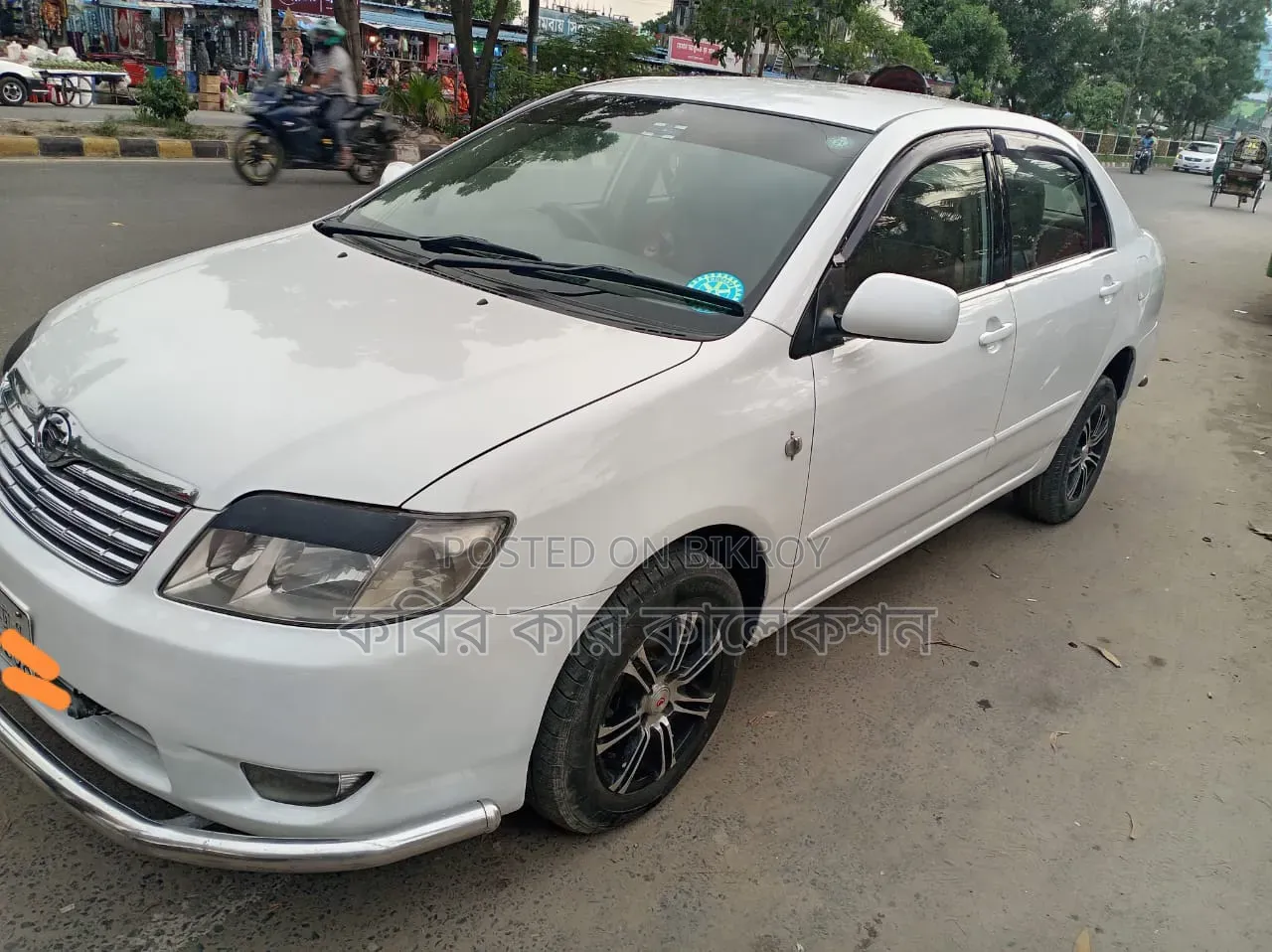 টয়োটা করোলা ২০০৪ সাদা