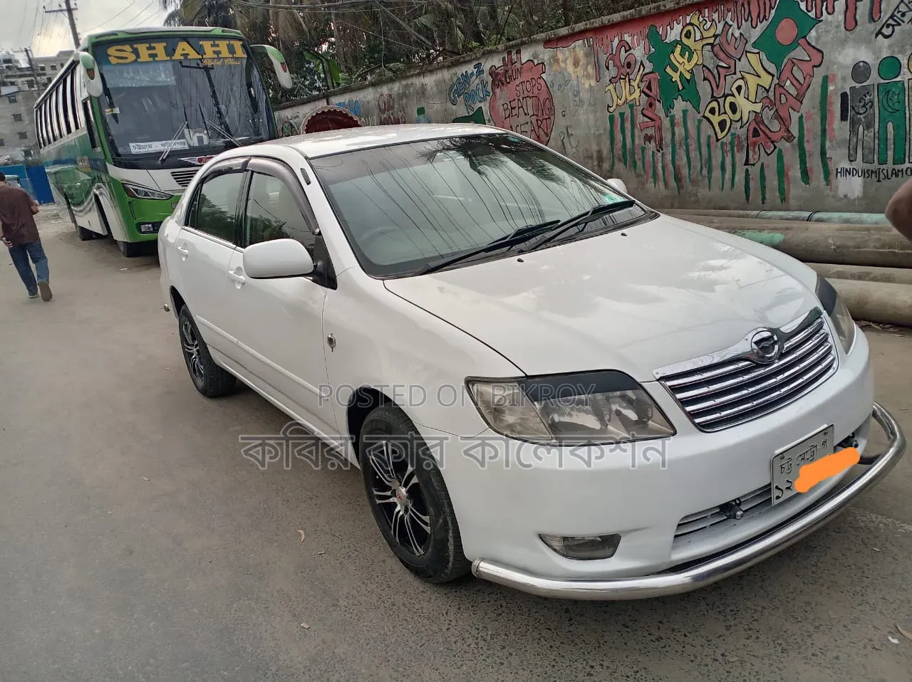 টয়োটা করোলা ২০০৪ সাদা