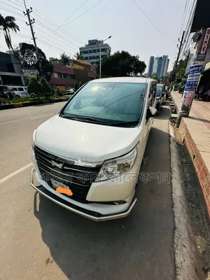 Toyota Noah 2014 Pearl
