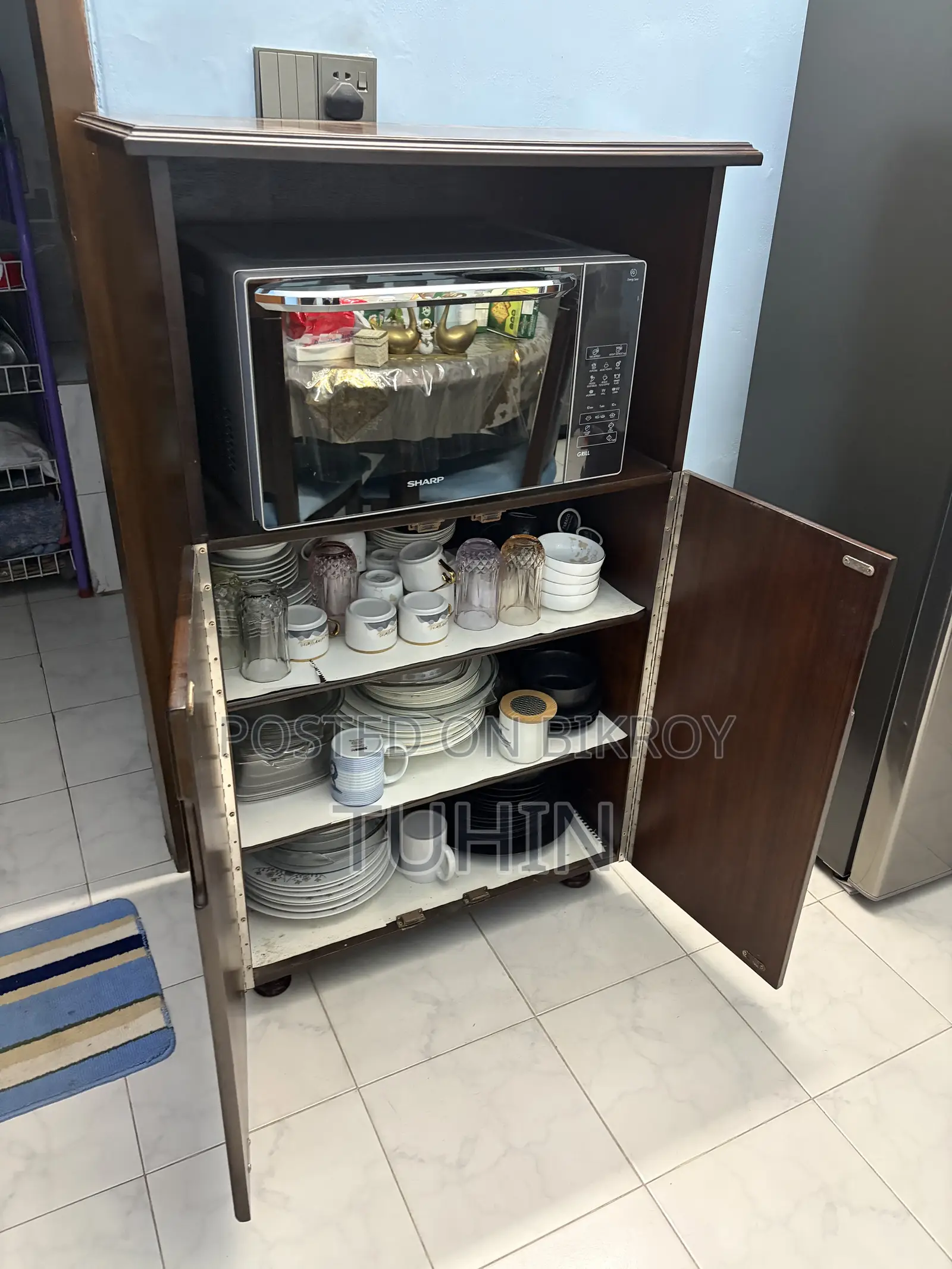 Dinner Wagon For Compact Spaces