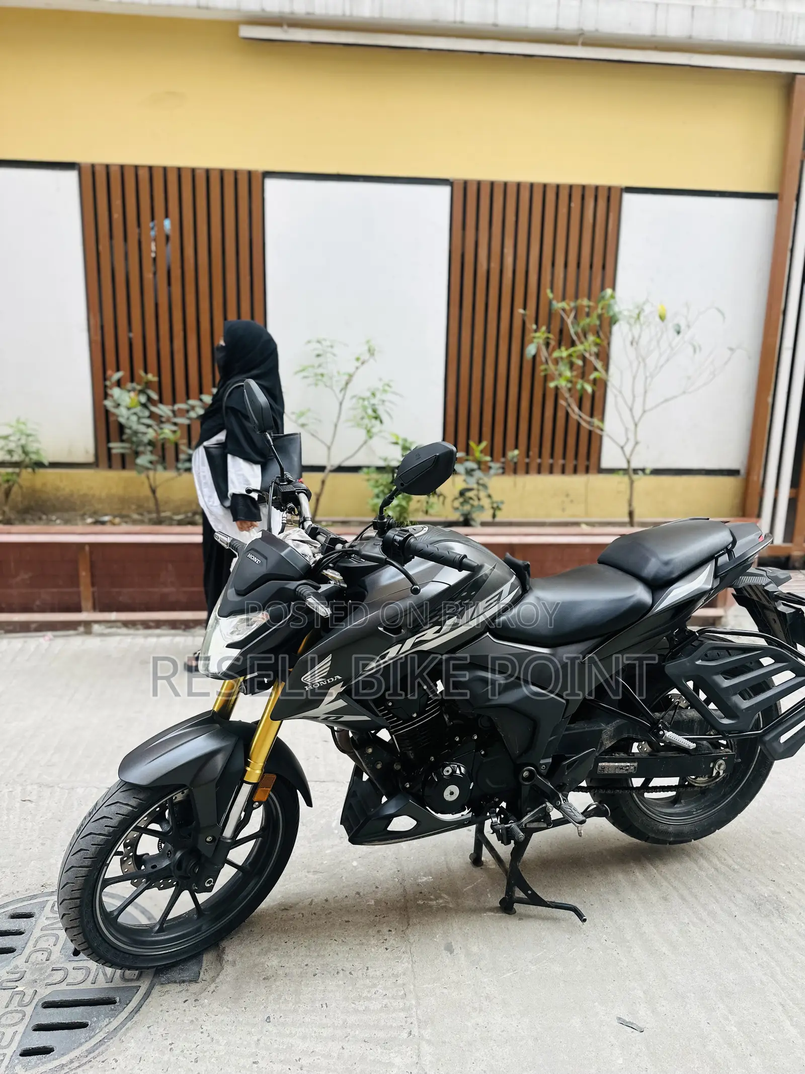 Honda Hornet 2025 Gray