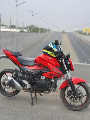 Suzuki 2022 Red