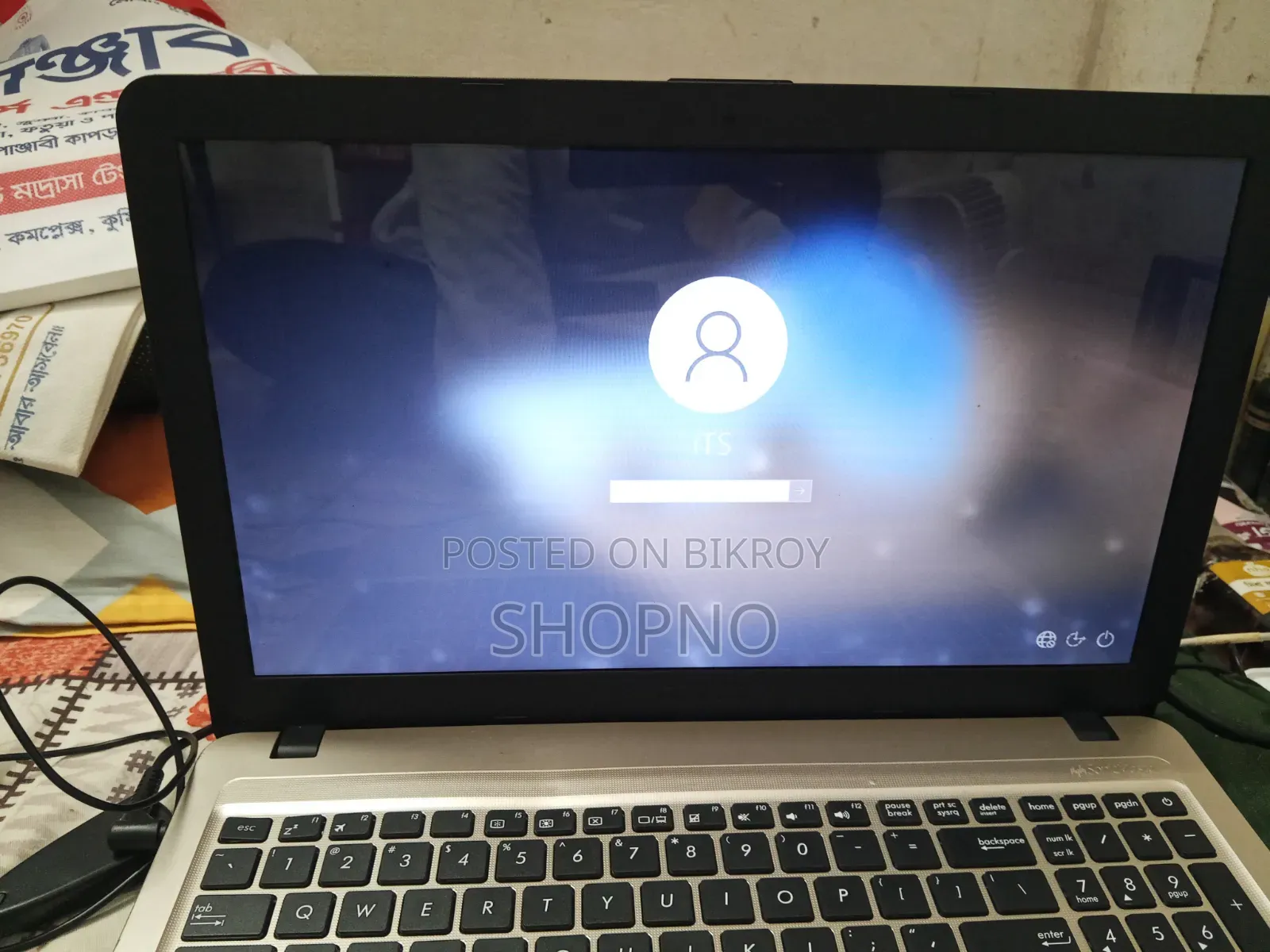 Laptop Asus C300 2GB Intel Core I3 HDD+SSD 128GB