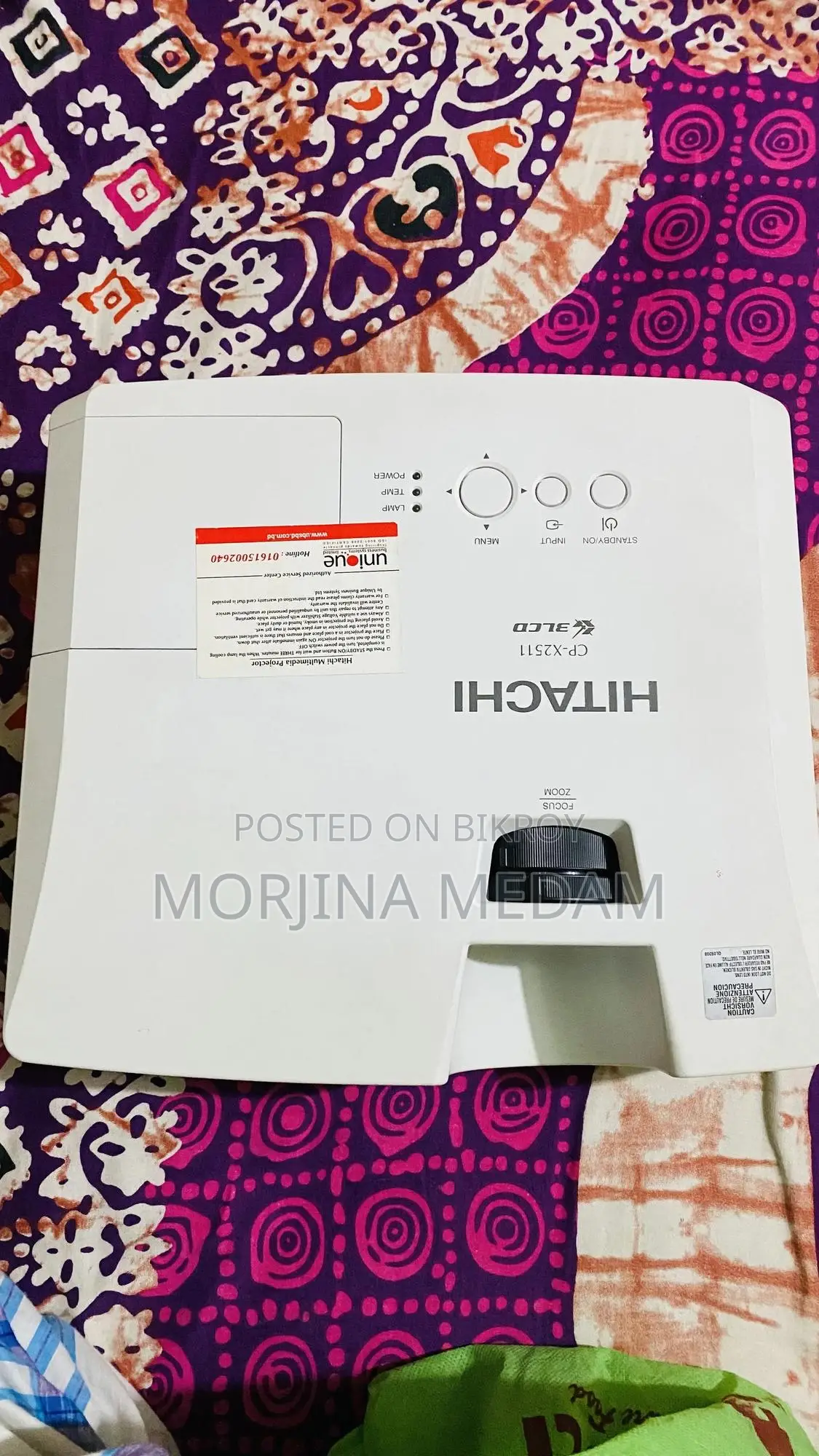 Emergency Sale: Urgent need for money, selling Hitachi CP-X2511 Projector