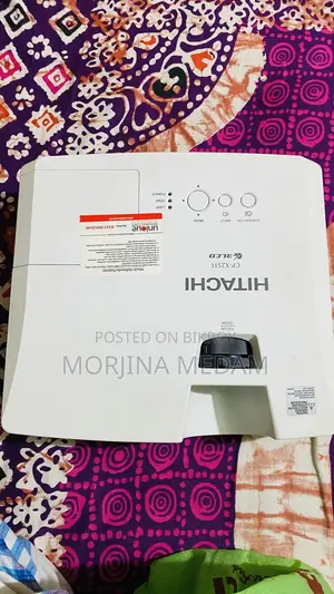 Emergency Sale: Urgent need for money, selling Hitachi CP-X2511 Projector
