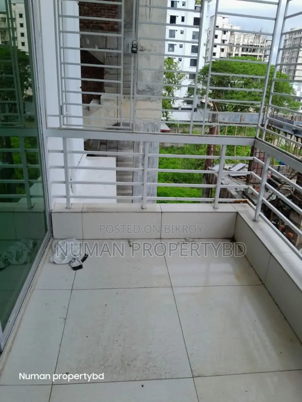 Furnished 3-Bedroom Apartment in Numan Property Bd, Basundhara for Rent