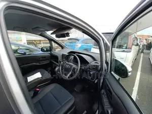 Toyota Noah 2021 Silver