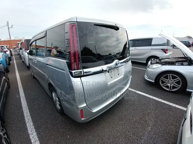 Toyota Noah 2021 Silver