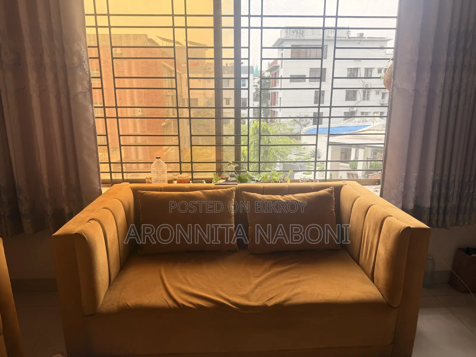 Six Pieces Sofa Set