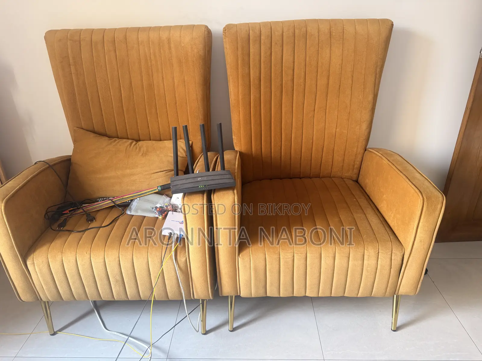 Six Pieces Sofa Set