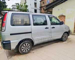 Toyota Noah 2.0 Front Wheel Drive (8 Seater) 2006 Gray