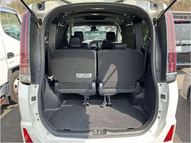 Toyota Noah 2.0 Front-Wheel Drive (7 Seater) 2021 Pearl