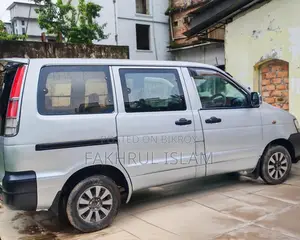 Toyota Noah 2.0 Front Wheel Drive (8 Seater) 2006 Gray