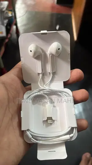 অ্যাপল ইয়ারপডস উইথ লাইটনিং কানেক্টর