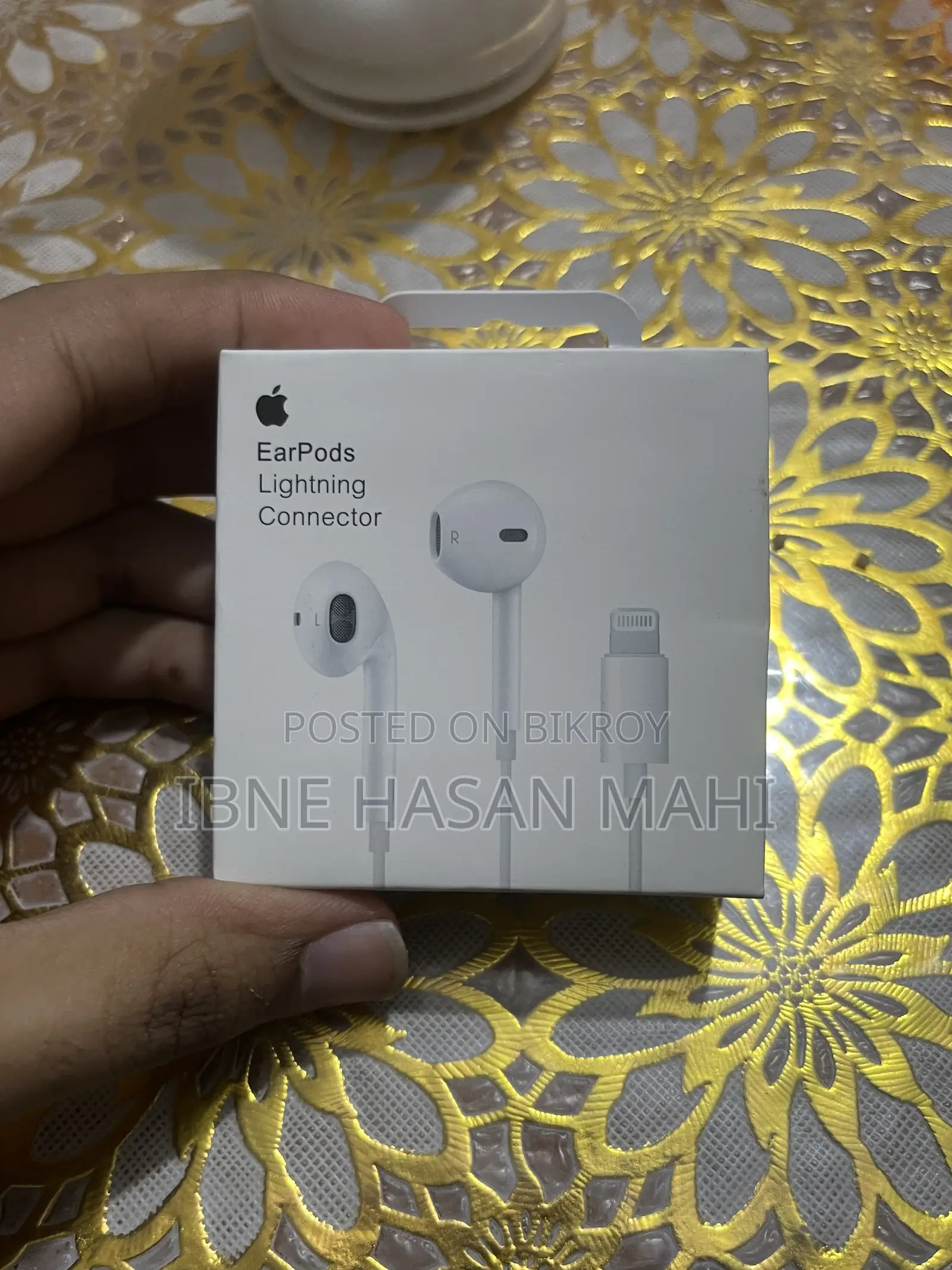 অ্যাপল ইয়ারপডস উইথ লাইটনিং কানেক্টর