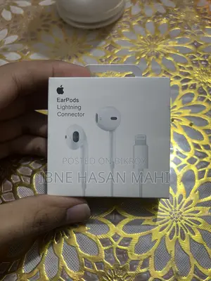 অ্যাপল ইয়ারপডস উইথ লাইটনিং কানেক্টর