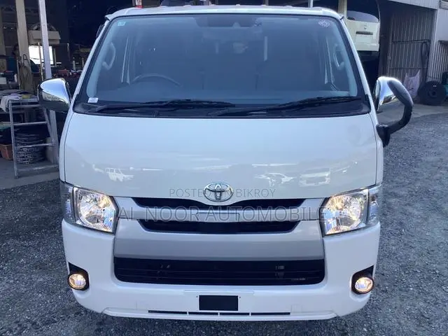 Toyota HiAce 2021 White