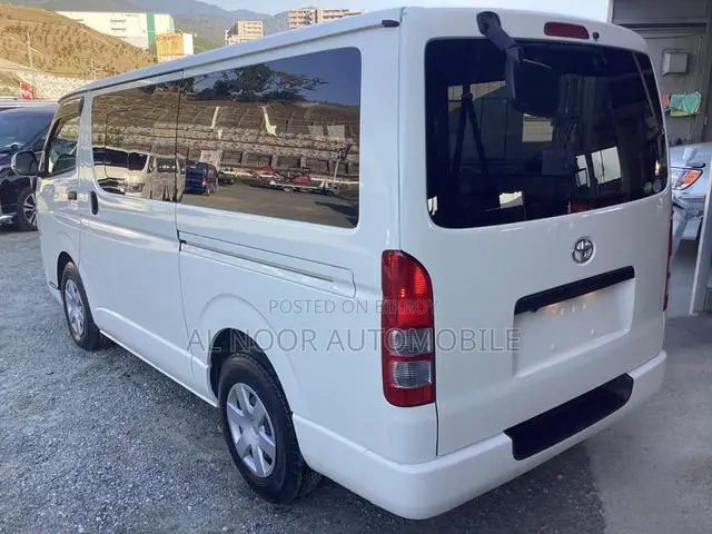Toyota HiAce 2021 White