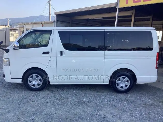 Toyota HiAce 2021 White