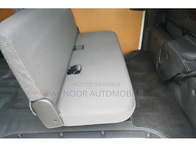 Toyota HiAce 2021 White