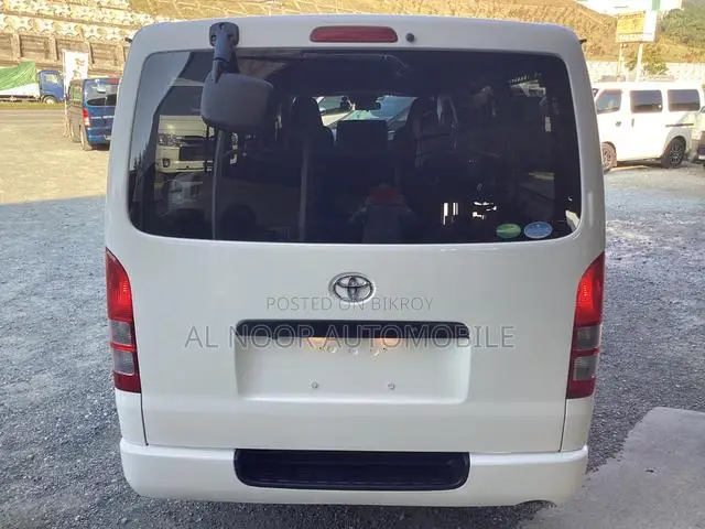 Toyota HiAce 2021 White