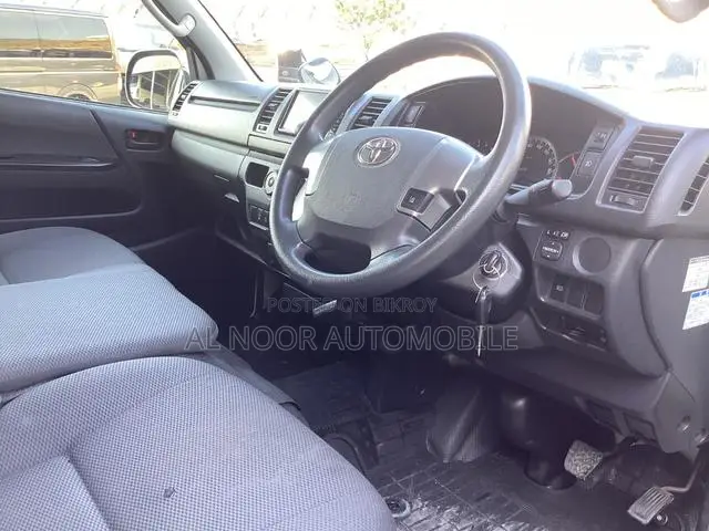 Toyota HiAce 2021 White