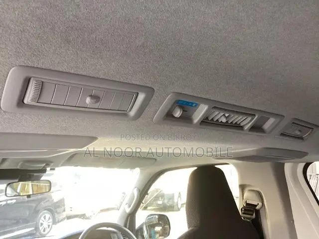 Toyota HiAce 2021 White