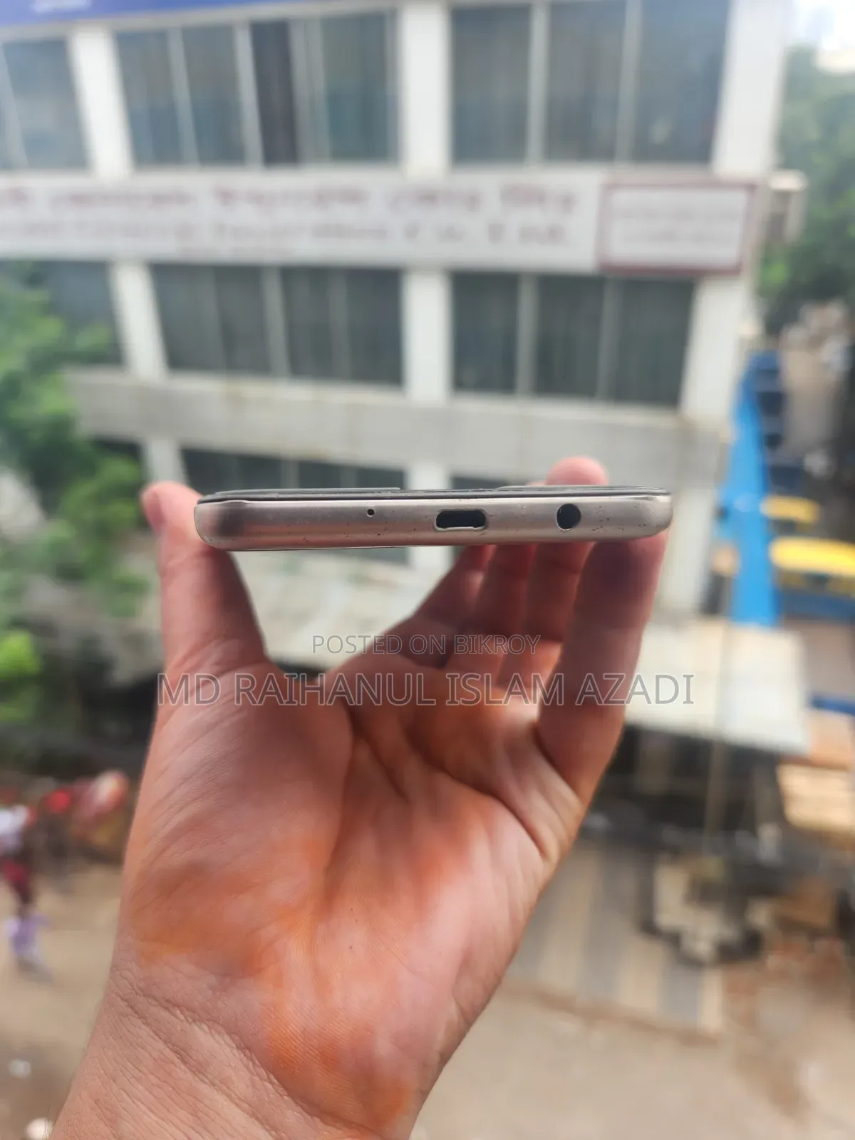 মোবাইলটা অনেকদিন ব্যবহার করা হইছে, একদম ফ্রেশ কন্ডিশনে আছে, অনেক পুরোনো হওয়ায় বক্স চার্জার নাই, সিকিউরিটি ইস্যুতে NID দেওয়া যাবে। দেখেশুনে চেক করে নিতে পারবেন।