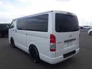 Toyota HiAce 2021 Pearl