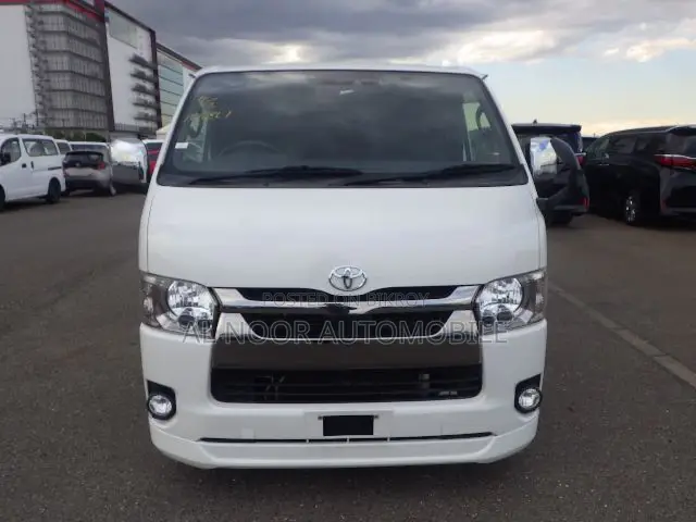 Toyota HiAce 2021 Pearl